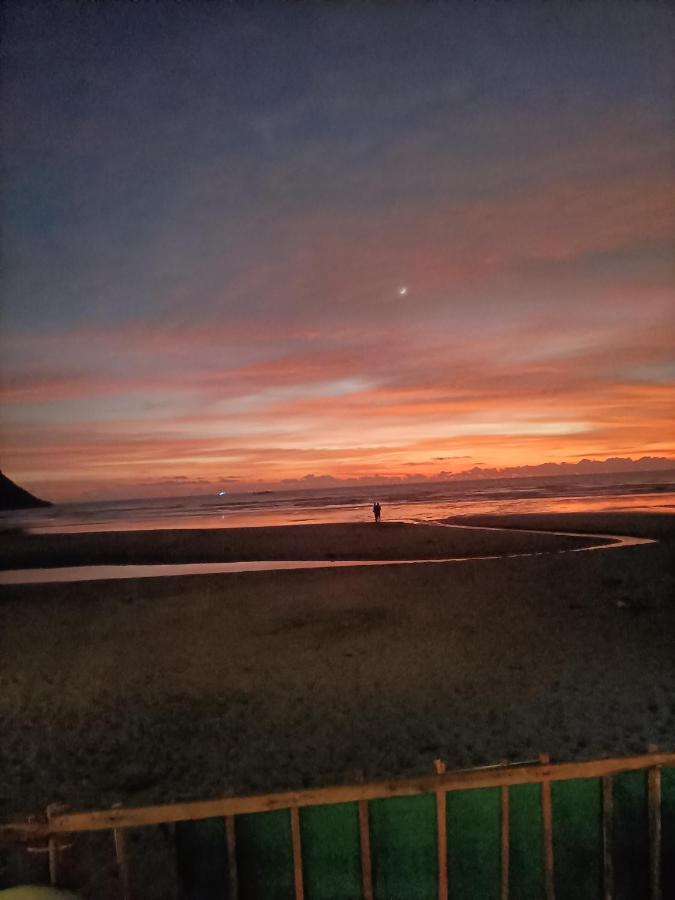 Om D S Cafe 51 & Beach Stay Gokarna  Exterior foto
