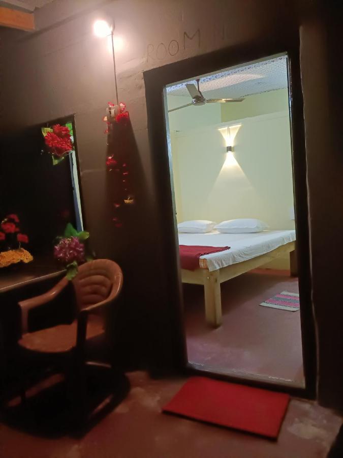 Om D S Cafe 51 & Beach Stay Gokarna  Exterior foto