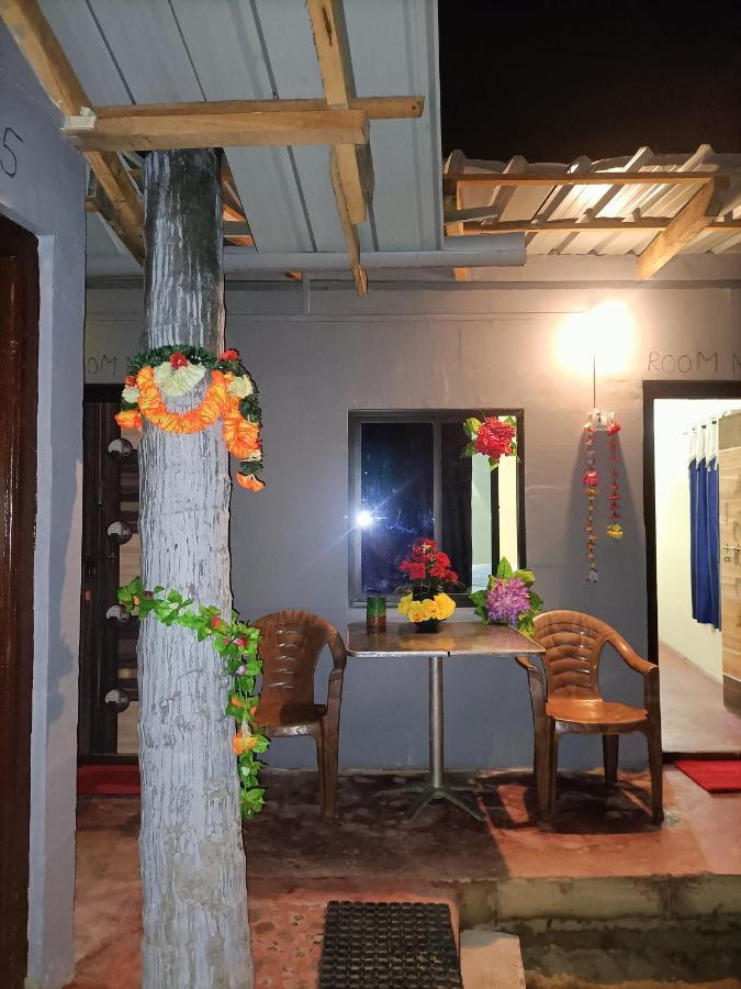Om D S Cafe 51 & Beach Stay Gokarna  Exterior foto