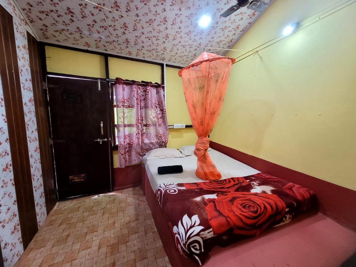 Om D S Cafe 51 & Beach Stay Gokarna  Exterior foto