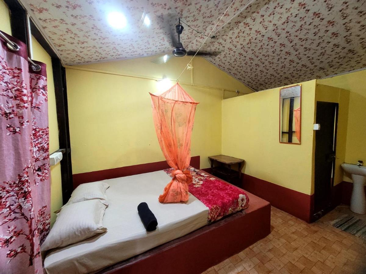 Om D S Cafe 51 & Beach Stay Gokarna  Exterior foto