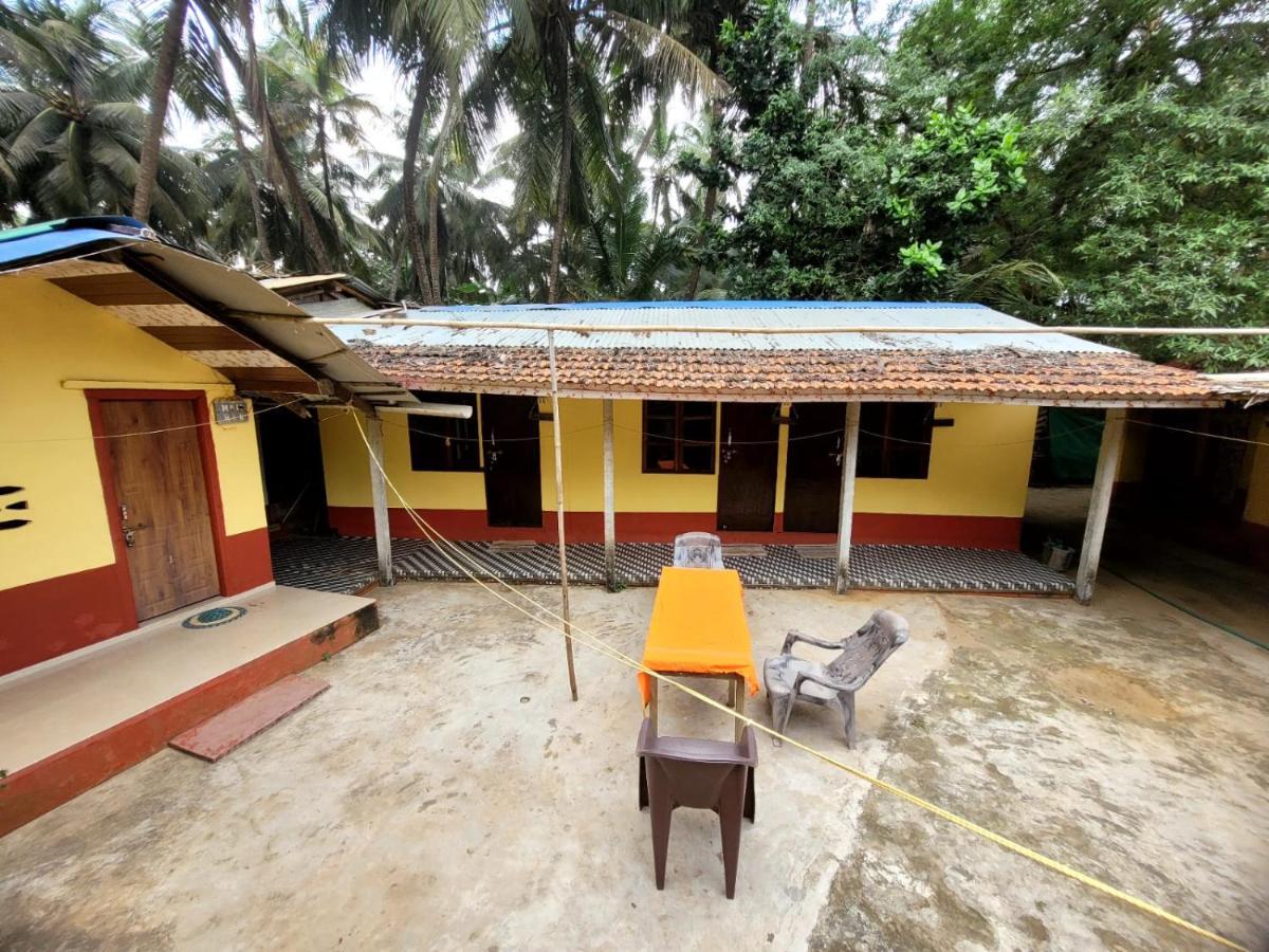 Om D S Cafe 51 & Beach Stay Gokarna  Exterior foto