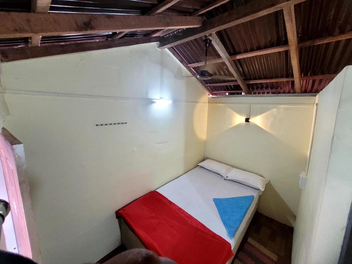 Om D S Cafe 51 & Beach Stay Gokarna  Exterior foto
