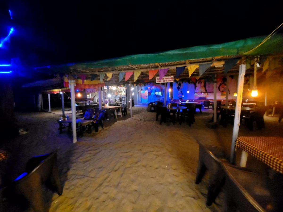 Om D S Cafe 51 & Beach Stay Gokarna  Exterior foto