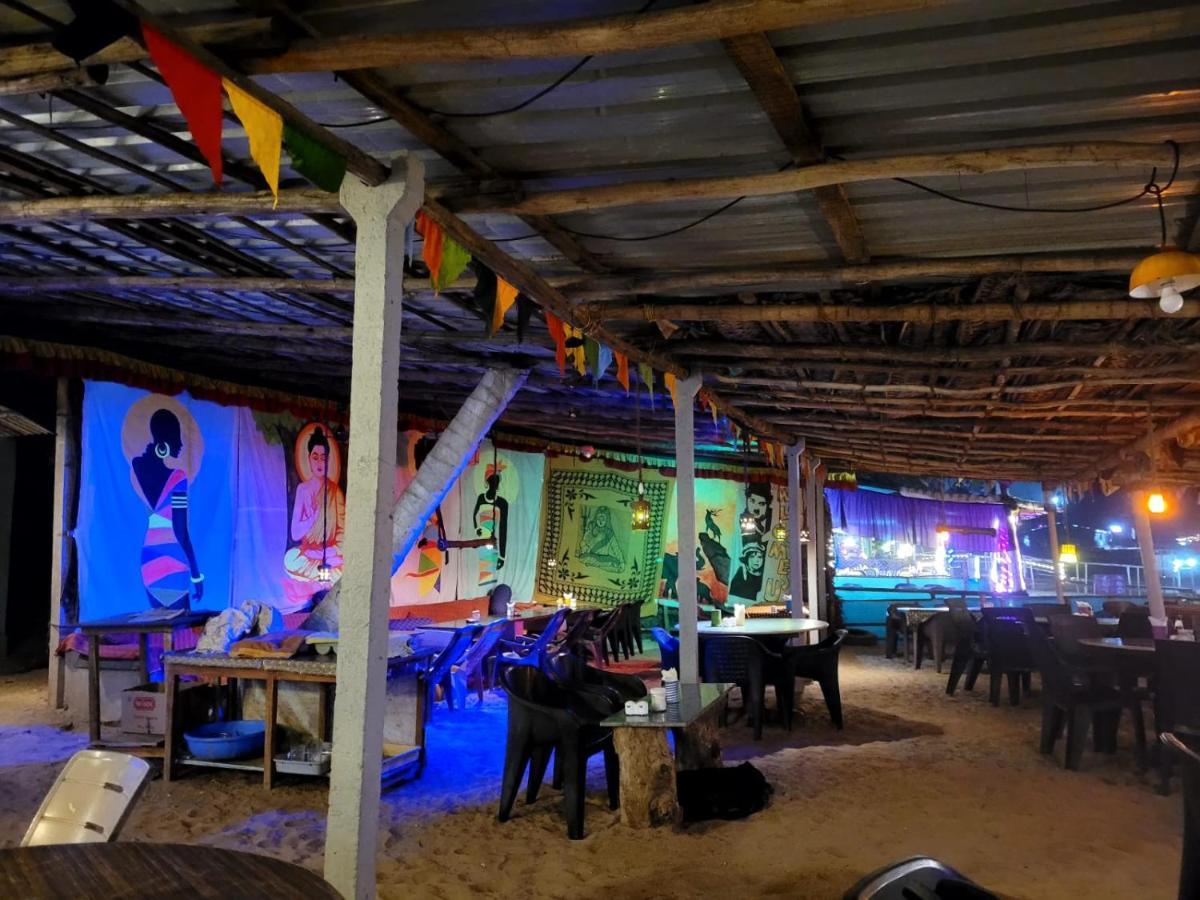 Om D S Cafe 51 & Beach Stay Gokarna  Exterior foto