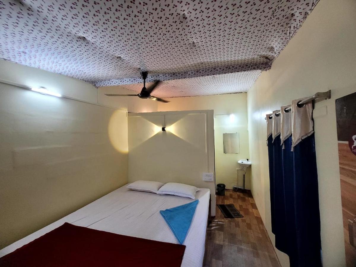 Om D S Cafe 51 & Beach Stay Gokarna  Exterior foto